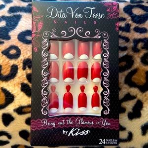 Kiss Press-on nails “Dita Von Teese style”